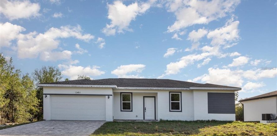 House in Port Charlotte, Florida 4 bedrooms, 151.43 sq.m. № 2217993