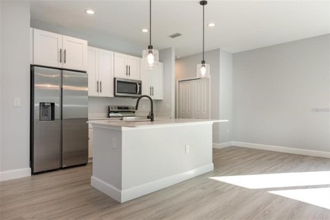 House in Port Charlotte, Florida 4 bedrooms, 151.43 sq.m. № 2217993 - photo 7