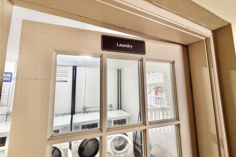Copropriété à vendre à North Miami, Floride: 1 chambre, 71.16 m2 № 2031637 - photo 11