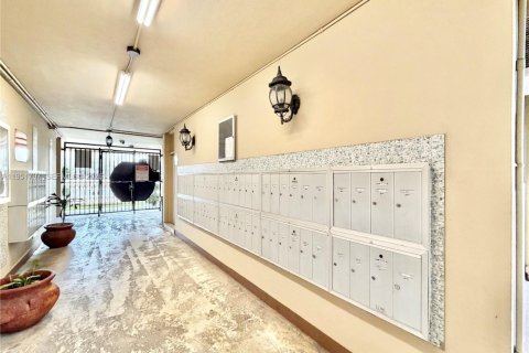 Copropriété à vendre à North Miami, Floride: 1 chambre, 71.16 m2 № 2031637 - photo 4