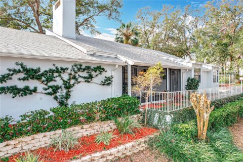 House in Eustis, Florida 3 bedrooms, 198.81 sq.m. № 1557112 - photo 12