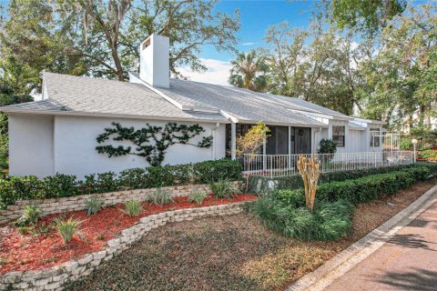 House in Eustis, Florida 3 bedrooms, 198.81 sq.m. № 1557112 - photo 11