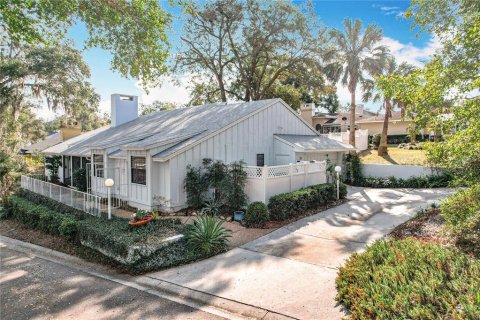 House in Eustis, Florida 3 bedrooms, 198.81 sq.m. № 1557112 - photo 2