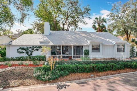 House in Eustis, Florida 3 bedrooms, 198.81 sq.m. № 1557112 - photo 1