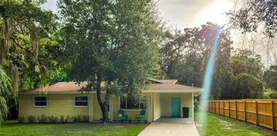 House in Crystal River, Florida 3 bedrooms, 111.85 sq.m. № 1442977