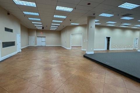 Propiedad comercial en alquiler en Casselberry, Florida, 929.02 m2 № 1437259 - foto 15