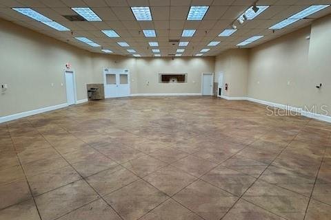 Propiedad comercial en alquiler en Casselberry, Florida, 929.02 m2 № 1437259 - foto 12