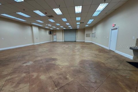 Propiedad comercial en alquiler en Casselberry, Florida, 929.02 m2 № 1437259 - foto 9