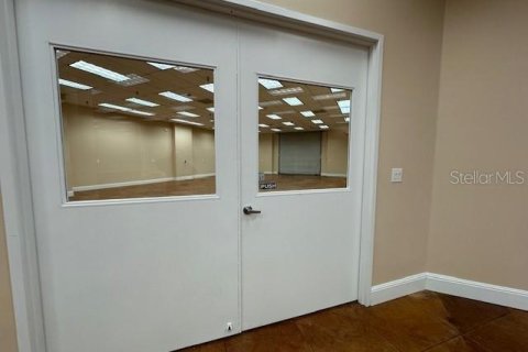 Propiedad comercial en alquiler en Casselberry, Florida, 929.02 m2 № 1437259 - foto 8