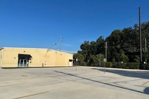 Propiedad comercial en alquiler en Casselberry, Florida, 929.02 m2 № 1437259 - foto 1