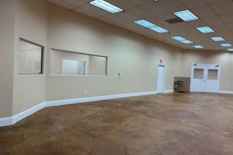 Propiedad comercial en alquiler en Casselberry, Florida, 929.02 m2 № 1437259 - foto 10