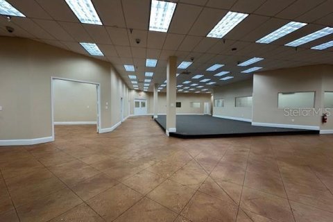 Propiedad comercial en alquiler en Casselberry, Florida, 929.02 m2 № 1437259 - foto 4