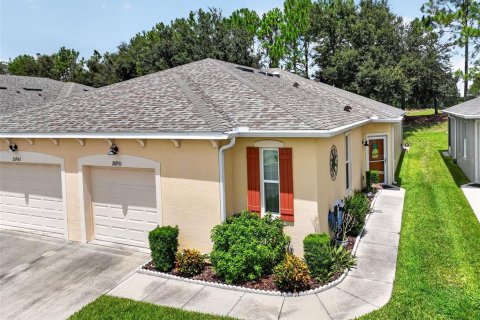 House in Leesburg, Florida 2 bedrooms, 131.74 sq.m. № 2321503