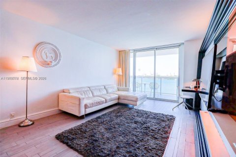 Condominio en venta en Miami Beach, Florida, 2 dormitorios, 101.08 m2 № 2029971 - foto 20