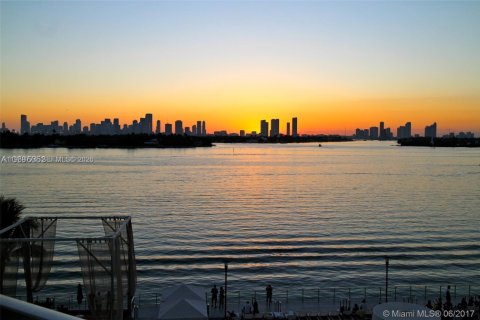 Condominio en venta en Miami Beach, Florida, 2 dormitorios, 101.08 m2 № 2029971 - foto 7