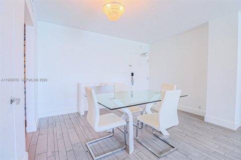 Condominio en venta en Miami Beach, Florida, 2 dormitorios, 101.08 m2 № 2029971 - foto 17
