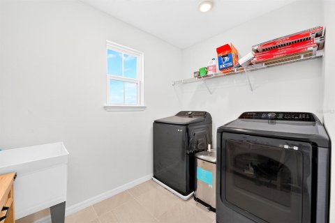 Villa ou maison à vendre à Kissimmee, Floride: 4 chambres, 221.48 m2 № 2425341 - photo 28