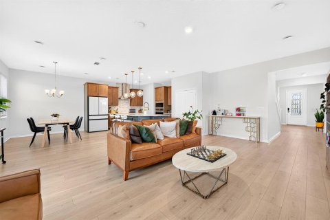 Villa ou maison à vendre à Kissimmee, Floride: 4 chambres, 221.48 m2 № 2425341 - photo 4