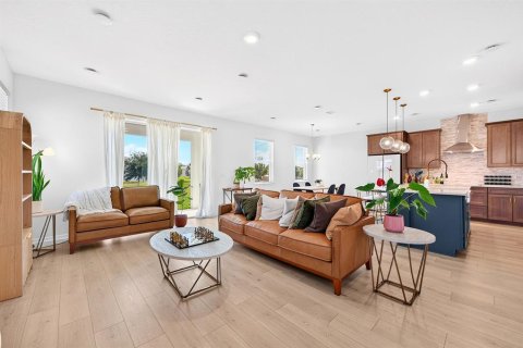 Villa ou maison à vendre à Kissimmee, Floride: 4 chambres, 221.48 m2 № 2425341 - photo 5