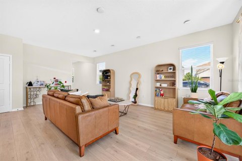 Villa ou maison à vendre à Kissimmee, Floride: 4 chambres, 221.48 m2 № 2425341 - photo 6