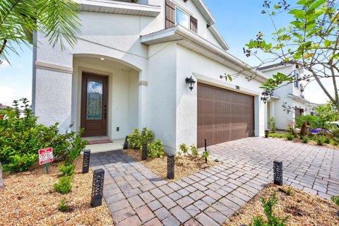 Villa ou maison à vendre à Kissimmee, Floride: 4 chambres, 221.48 m2 № 2425341 - photo 2