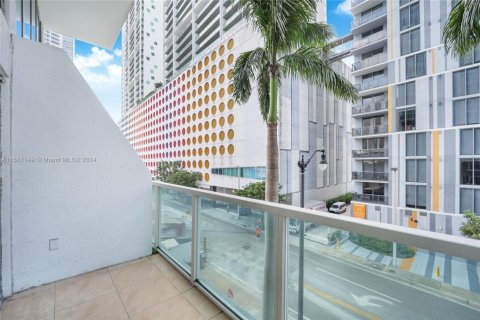 Condo in Miami, Florida, 1 bedroom  № 1703506 - photo 16