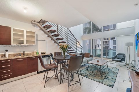 Condo in Miami, Florida, 1 bedroom  № 1703506 - photo 1