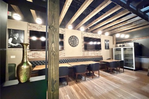 Commercial property in Doral, Florida № 2051300 - photo 8