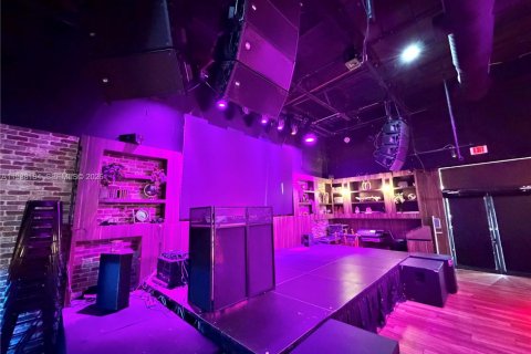 Commercial property in Doral, Florida № 2051300 - photo 14