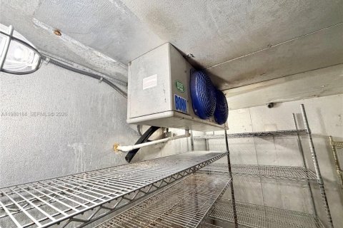 Commercial property in Doral, Florida № 2051300 - photo 25