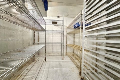 Commercial property in Doral, Florida № 2051300 - photo 24