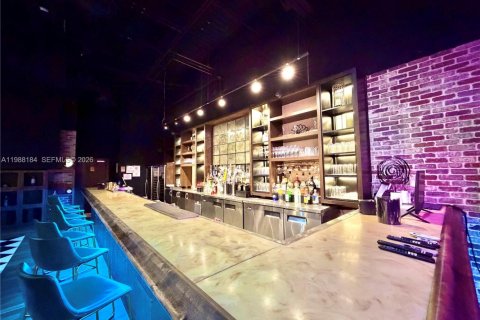 Commercial property in Doral, Florida № 2051300 - photo 4