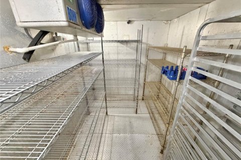 Commercial property in Doral, Florida № 2051300 - photo 26