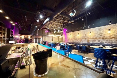 Commercial property in Doral, Florida № 2051300 - photo 17