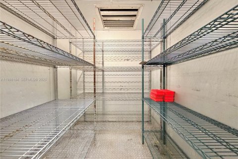 Commercial property in Doral, Florida № 2051300 - photo 30