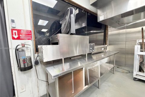Commercial property in Doral, Florida № 2051300 - photo 27