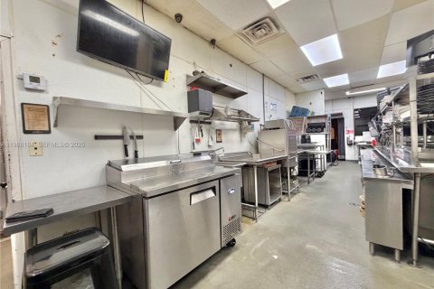Commercial property in Doral, Florida № 2051300 - photo 22