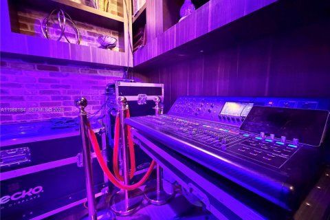 Commercial property in Doral, Florida № 2051300 - photo 5