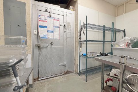 Commercial property in Doral, Florida № 2051300 - photo 29