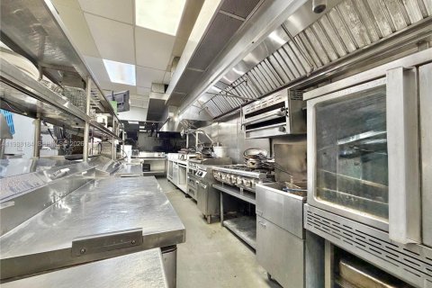 Commercial property in Doral, Florida № 2051300 - photo 21