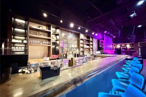 Commercial property in Doral, Florida № 2051300 - photo 3