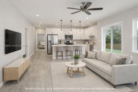 House in Lehigh Acres, Florida 3 bedrooms № 2004071 - photo 4