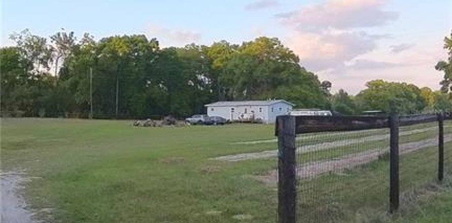 House in Ocala, Florida 3 bedrooms, 107.02 sq.m. № 1602633