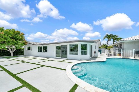 Villa ou maison à vendre à Miami, Floride: 4 chambres, 281.22 m2 № 2008491 - photo 5