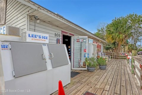Commercial property in Titusville, Florida № 1562927 - photo 7
