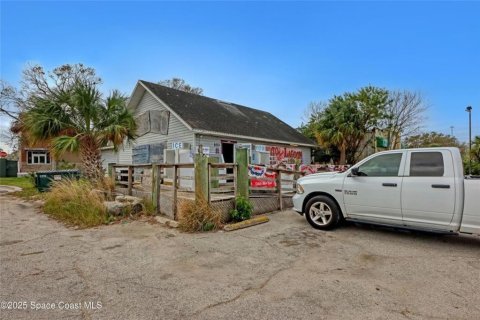 Commercial property in Titusville, Florida № 1562927 - photo 4