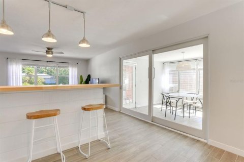 Casa en alquiler en Sarasota, Florida, 3 dormitorios, 92.9 m2 № 1824751 - foto 14