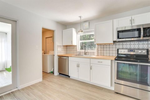 Casa en alquiler en Sarasota, Florida, 3 dormitorios, 92.9 m2 № 1824751 - foto 13