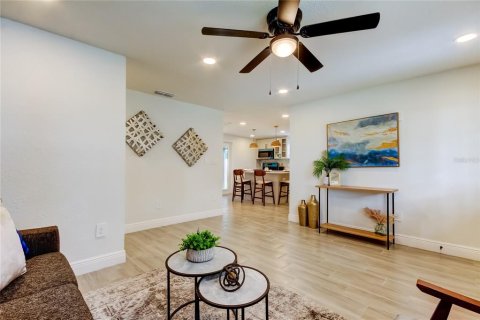 Casa en venta en Largo, Florida, 3 dormitorios, 82.5 m2 № 1884658 - foto 5