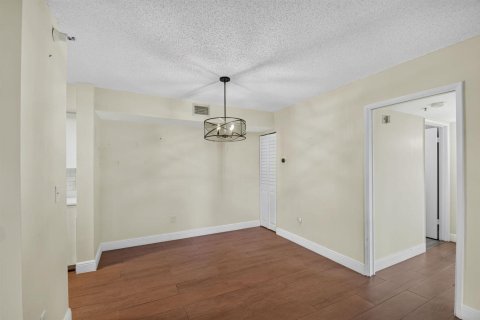 Condo in Hypoluxo, Florida, 1 bedroom  № 2248120 - photo 10